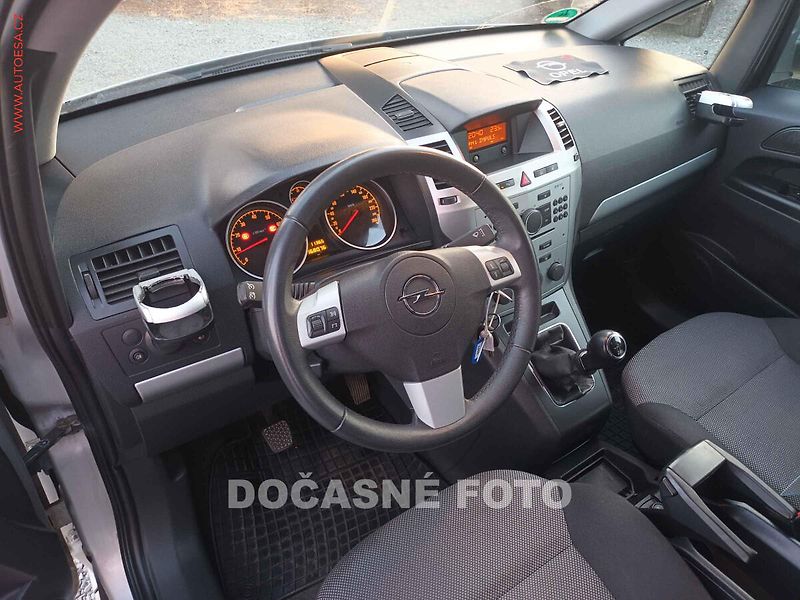 Opel Zafira (2012) 1.8i, AC, výhřev sed - fotka 3 z 3