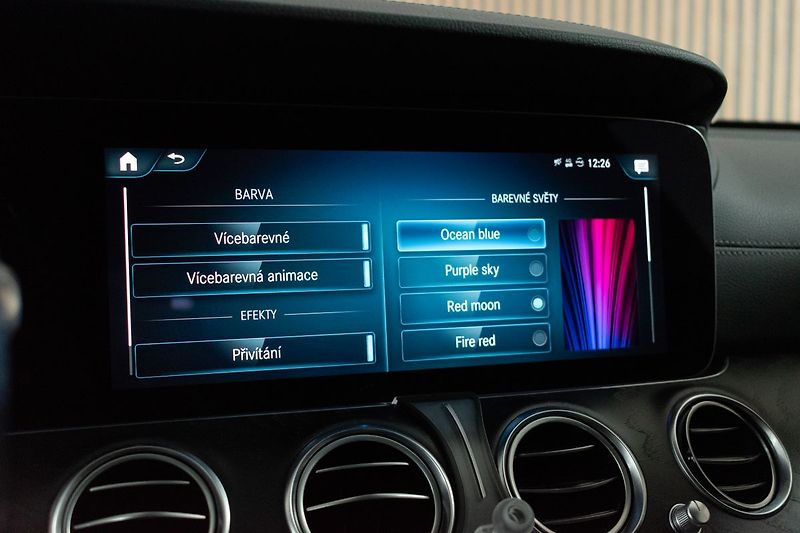 Mercedes-Benz Třídy E E 220d AMG*4MATIC*TAŽNÉ*ACC*ČR - fotka 31 z 52