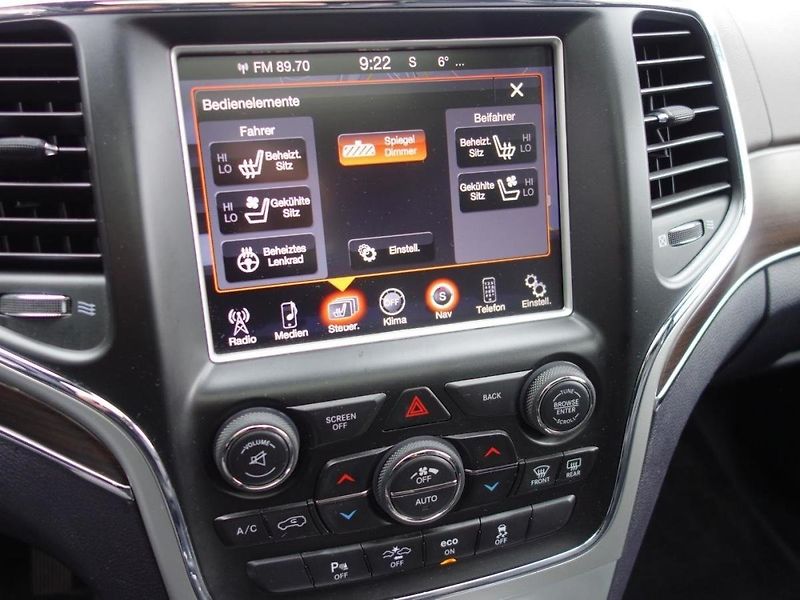 Jeep Grand Cherokee (2015) 3.0CRDi 184kW 4x4 8A OVERLAND - fotka 11 z 37