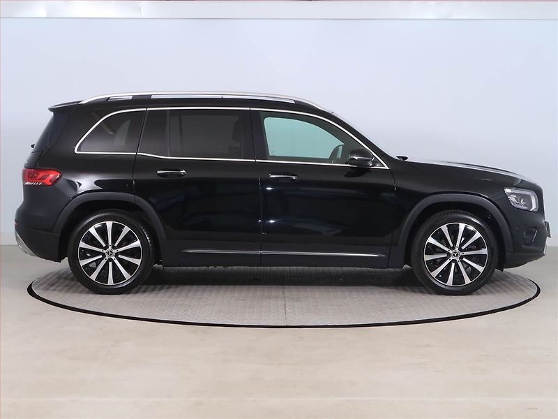 Mercedes-Benz GLB (2021) 250 4MATIC - fotka 6 z 28