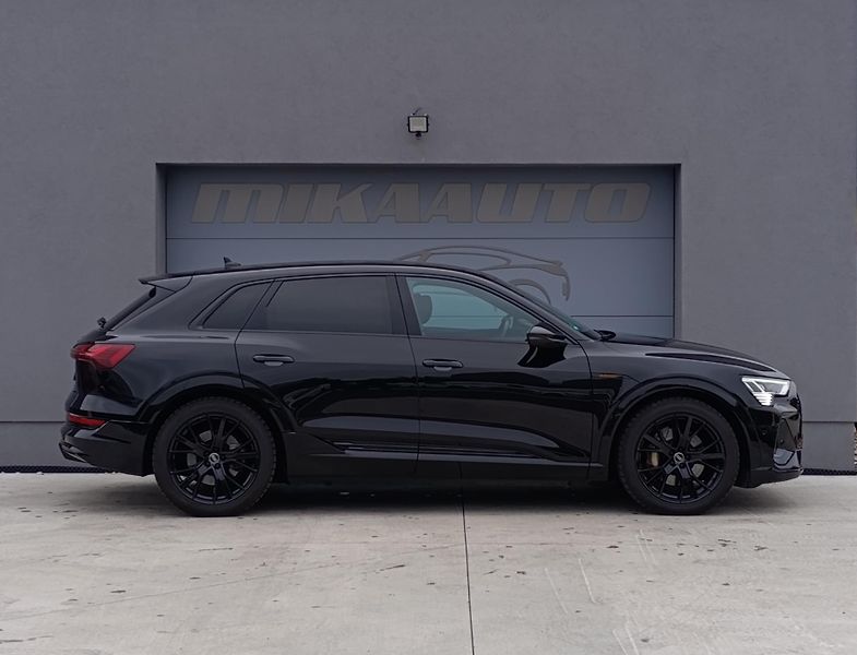 Audi e-tron 55 300kW QUATTRO S-LINE  - fotka 4 z 35