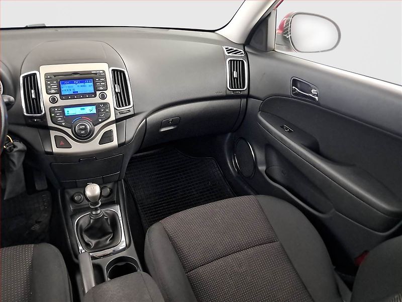 Hyundai i30 (2009) Comfort 1.4 CVVT, nová STK - fotka 8 z 16