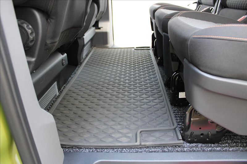 Volkswagen Caravelle 2.0 TDI L/DSG/ZÁR/DPH/CZ - fotka 35 z 45