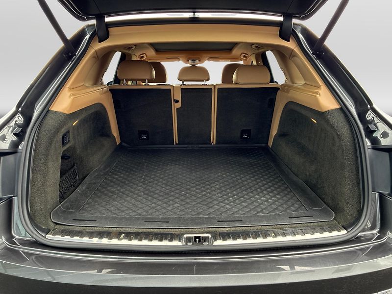 Bentley Bentayga Diesel - fotka 14 z 14