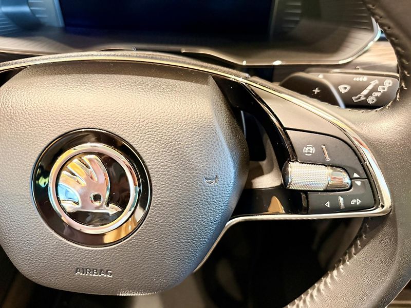 Škoda Superb 2.0 TDi 110 Kw DSG Style Plus - fotka 16 z 28