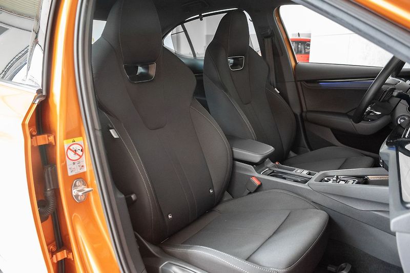Škoda Octavia 2.0 TSI SPORTLINE*DCC*4x4*ČR - fotka 12 z 57