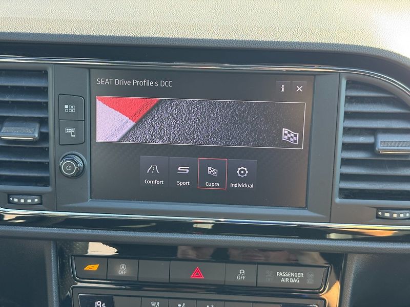 Seat Leon (2020) Cupra 2.0 TSI DSG 213kW - fotka 23 z 41