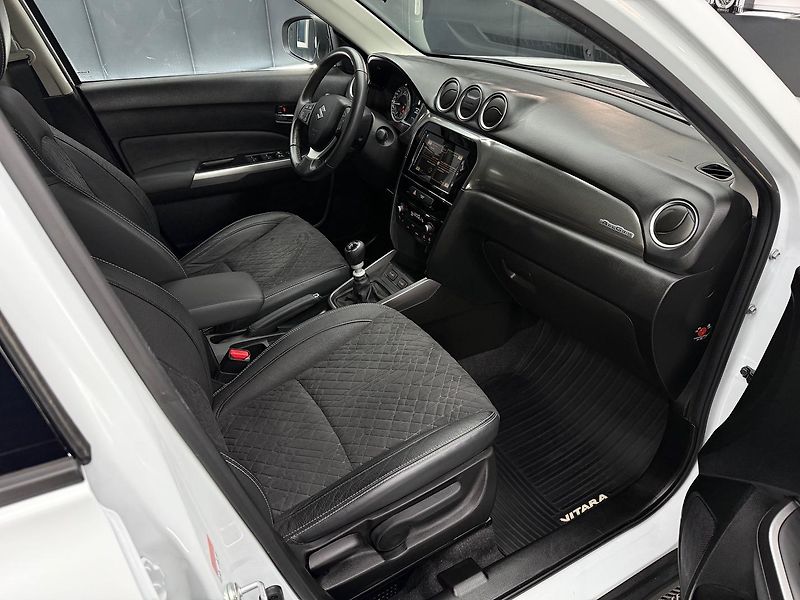 Suzuki Vitara (2023) 1.4 BoosterJet Mildhybrid Prem - fotka 11 z 29