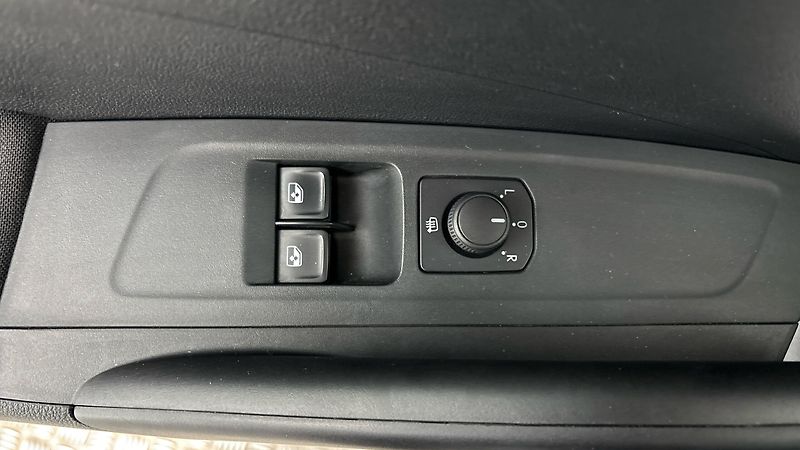 Škoda Fabia 1.0 TSI Ambition - fotka 21 z 24