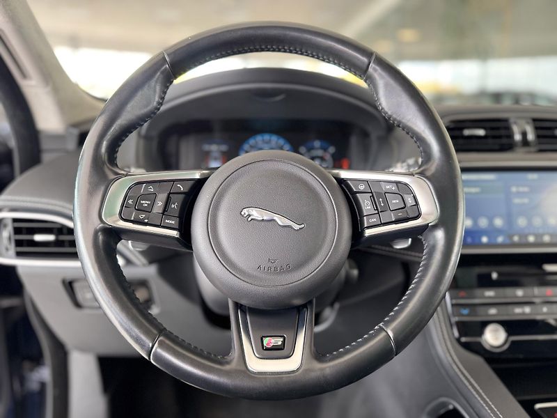 Jaguar F-Pace 30d S*AWD*Max.Výb*REZERVACE! - fotka 9 z 43
