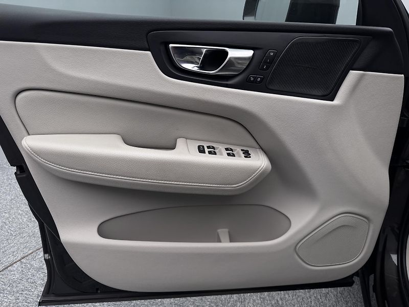 Volvo XC60 B5 AWD INSCRIPTION AUT  - fotka 19 z 56