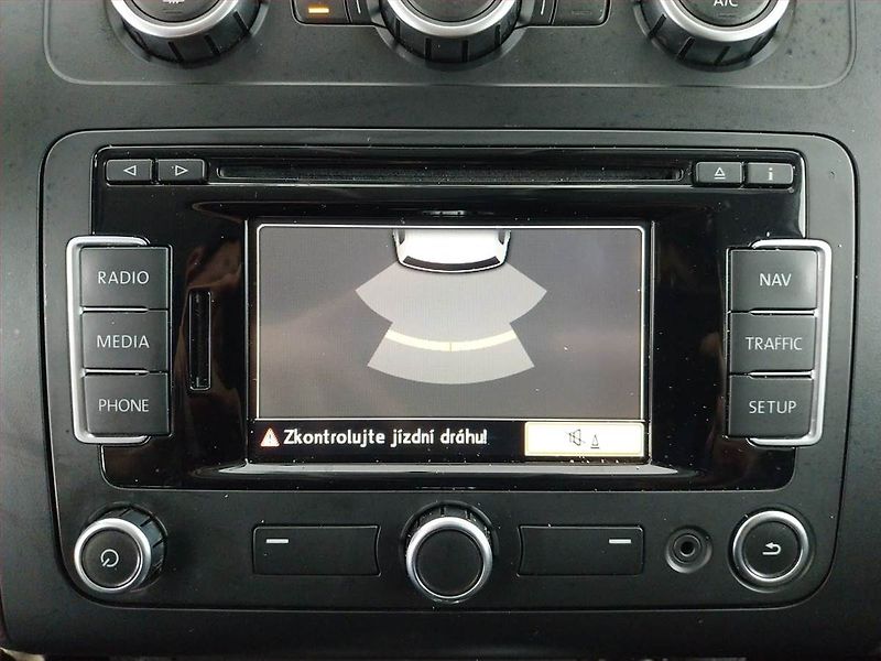 Volkswagen Touran (2014) Comfortline 2.0 TDI, 7 míst - fotka 18 z 19