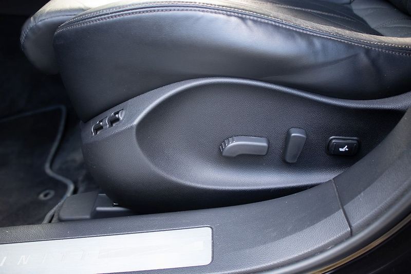 Infiniti QX70 Verze S, servisované, DVB-T - fotka 37 z 53