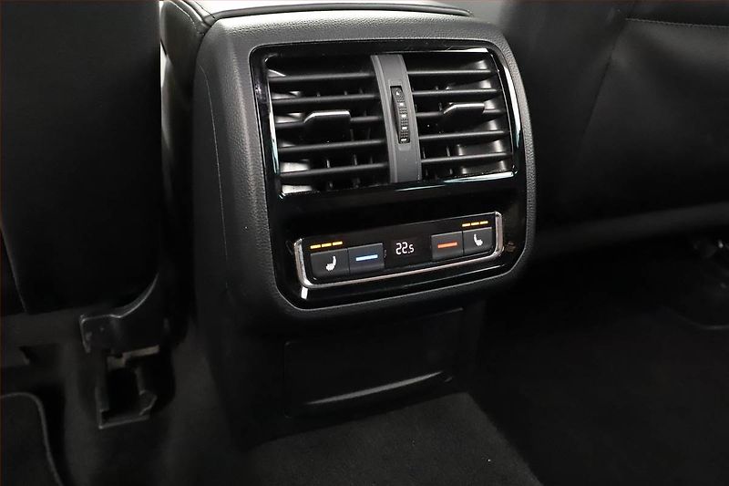 Volkswagen Passat (2019) 2.0 BiTDI - fotka 21 z 23