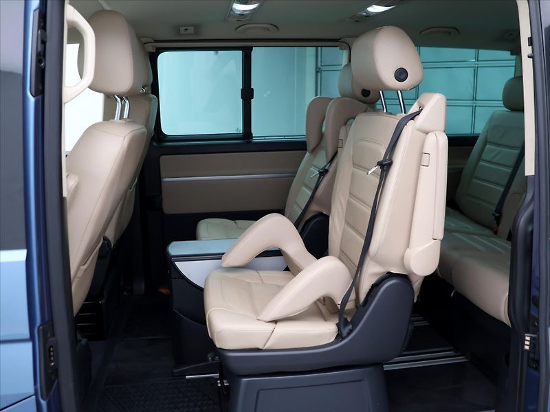Volkswagen Multivan 2,0 TDI 4M DSG CZ Highline DPH - fotka 16 z 36