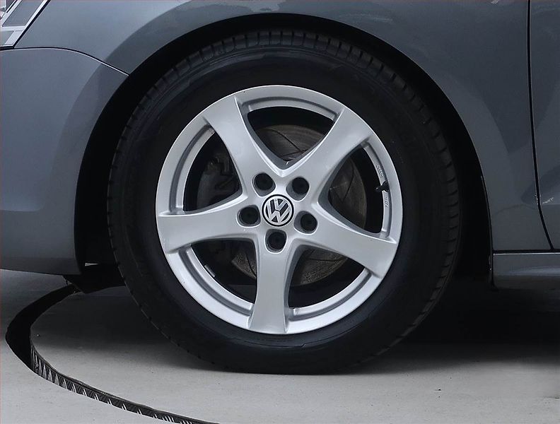 Volkswagen Jetta (2011) 1.4 TSI, Automat, Serv.kniha - fotka 15 z 19