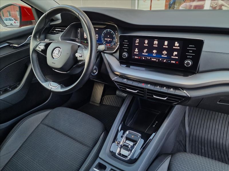 Škoda Octavia 2.0TDI DSG Ambition,ČR,1.Maj. - fotka 40 z 50
