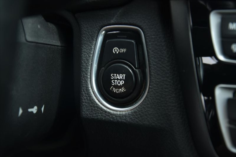 BMW Řada 4 428i xDrive 180kW M PAKET ČR - fotka 17 z 27