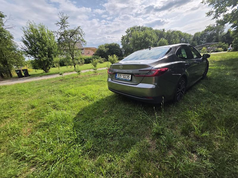 Toyota Camry (2024) 2.5HEV 231PS EXECUTIVE - fotka 5 z 15