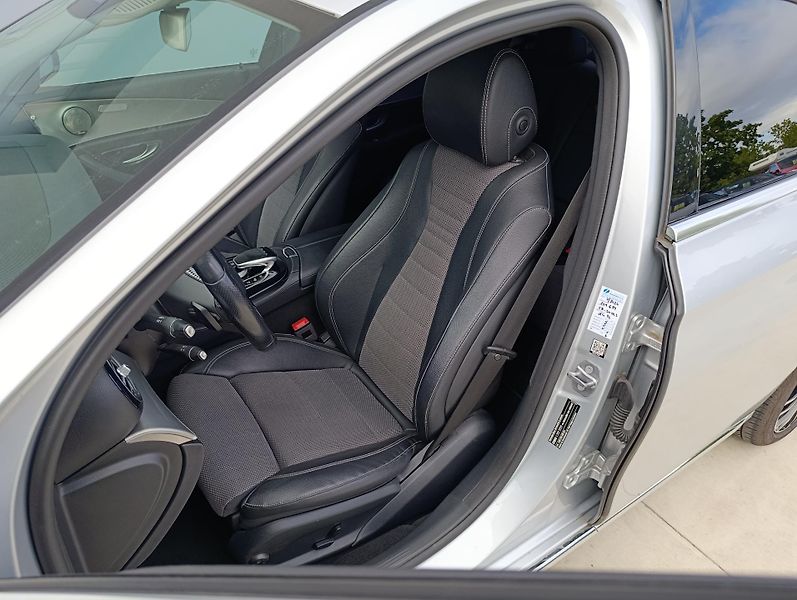 Mercedes-Benz Třídy E 220d 143kW 4MATIC ČR  - fotka 12 z 34