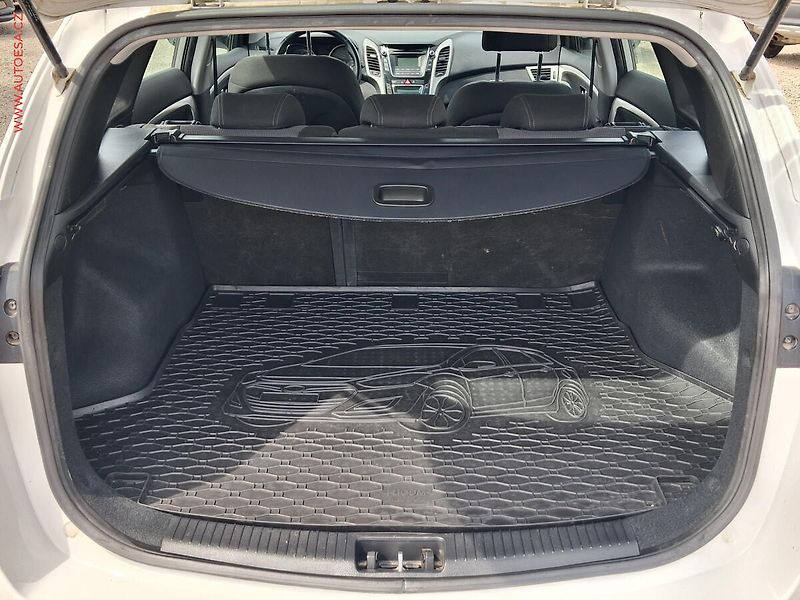 Hyundai i30 (2015) 1.6GDi, 2.maj,ČR, AC, výhřev - fotka 7 z 18