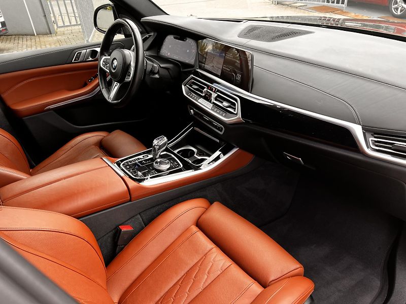 BMW X5 M50i Individual VZDUCH - fotka 12 z 31