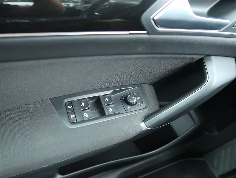 Volkswagen Touran (2018) Highline 1.8 TSI, Automat - fotka 18 z 18