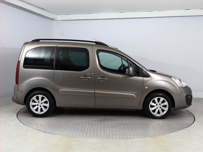 Peugeot Partner (2017) Allure 1.6 BlueHDi, 5Míst, ČR - fotka 6 z 14