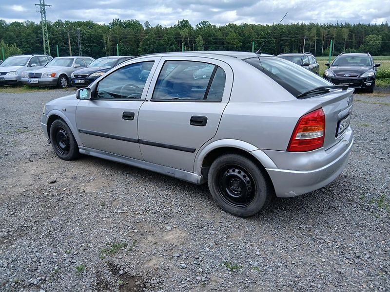 Opel Astra 1.2i - fotka 11 z 23