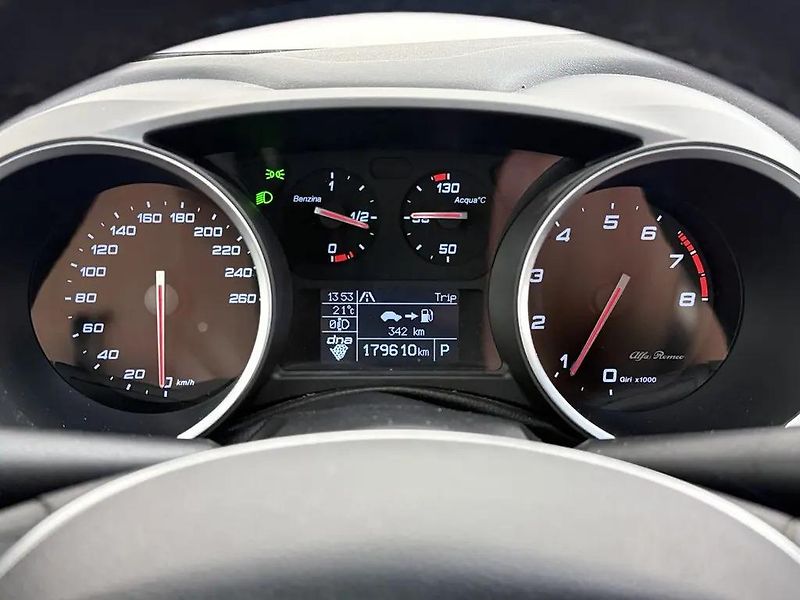 Alfa Romeo Giulietta 1.4T Aut. MultiAir 125kW Super - fotka 5 z 11