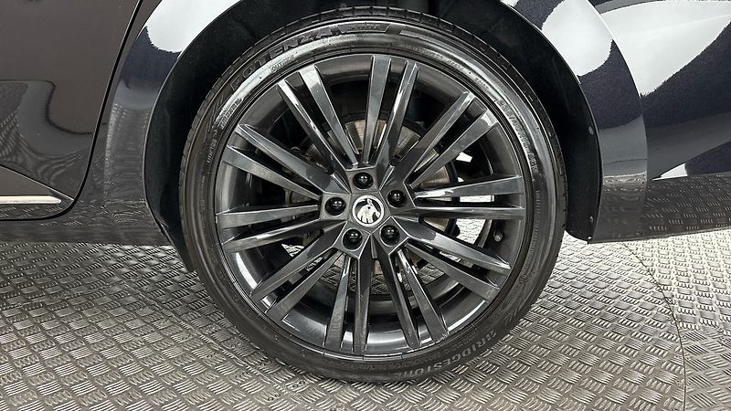 Škoda Superb 2.0 TDI DSG 4x4 L&K - fotka 19 z 32