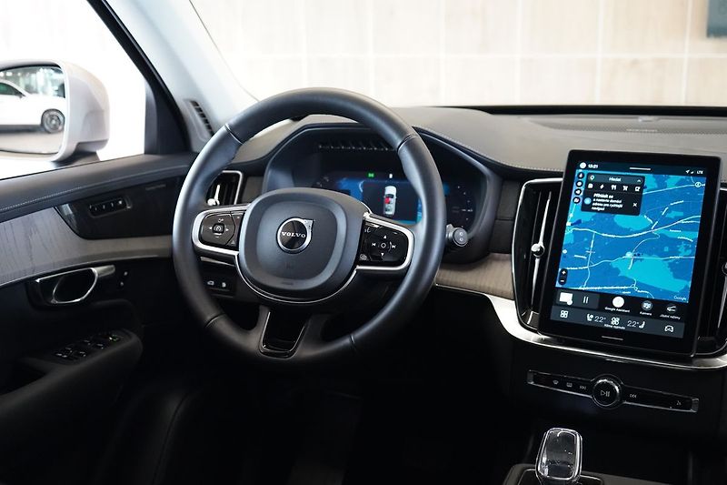 Volvo XC90 T8 AWD PLUS, Ventilace, 360° - fotka 47 z 48