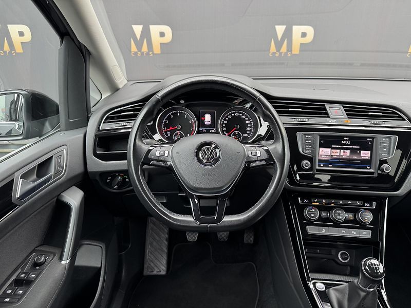 Volkswagen Touran (2017) 1.4TSi Highline 7míst RZV - fotka 14 z 48
