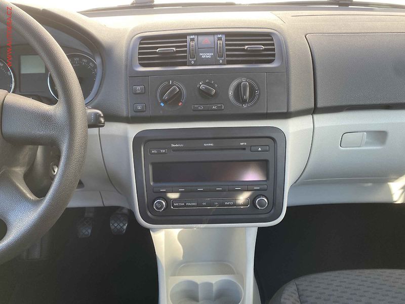 Škoda Fabia (2011) 1.2 TSi, Ambiente, výhřev sed - fotka 12 z 17