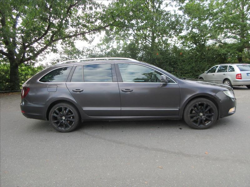 Škoda Superb 2,0 TDi Závada Přev. Panorama - fotka 10 z 30