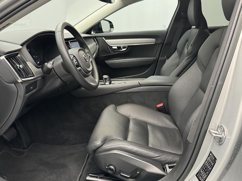 Volvo V90 B5 AWD PLUS DARK REZERVACE - fotka 4 z 36