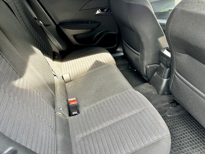 Peugeot 2008 (2024) 1.2 74 kW PureTech - fotka 23 z 25