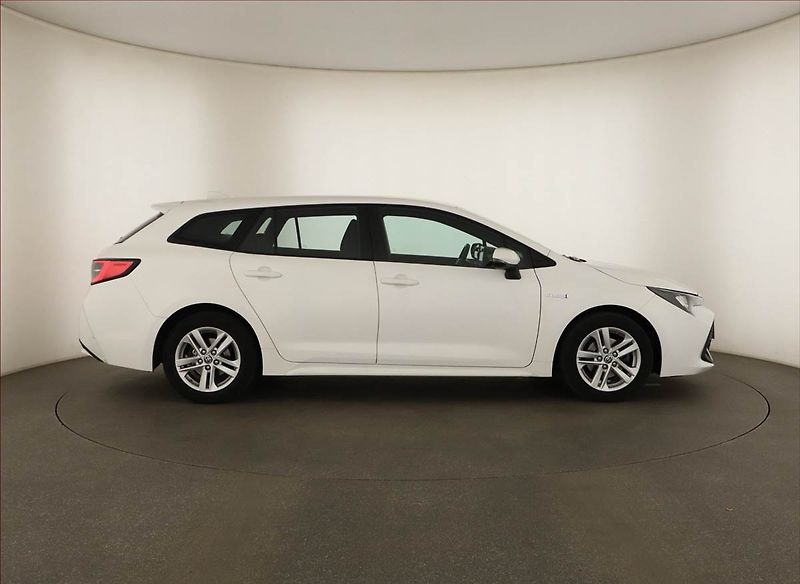 Toyota Corolla (2020) 1.8 Hybrid - fotka 6 z 15