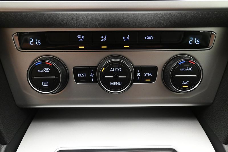 Volkswagen Passat 2,0 TDI 110 kW Navigace Záruka - fotka 21 z 31