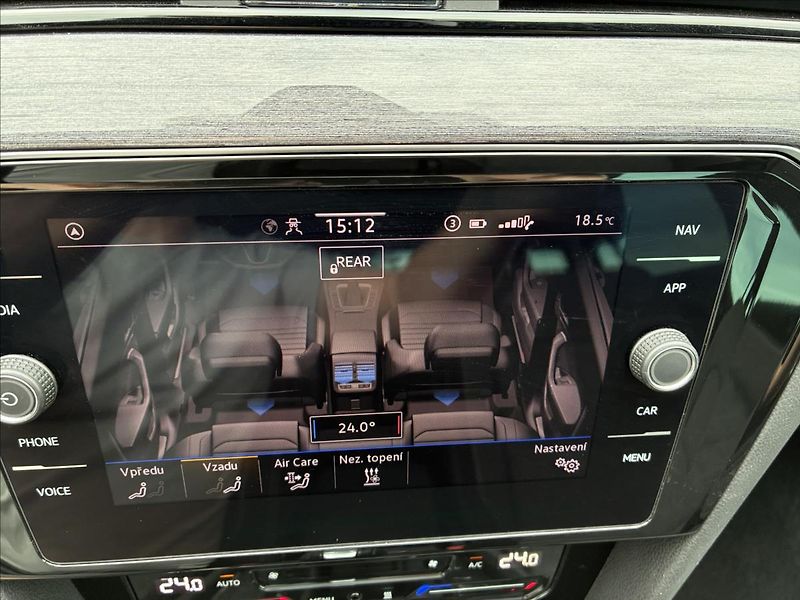 Volkswagen Passat 2,0 PANORAMA,WEBASTO,TAŽNÉ - fotka 26 z 28