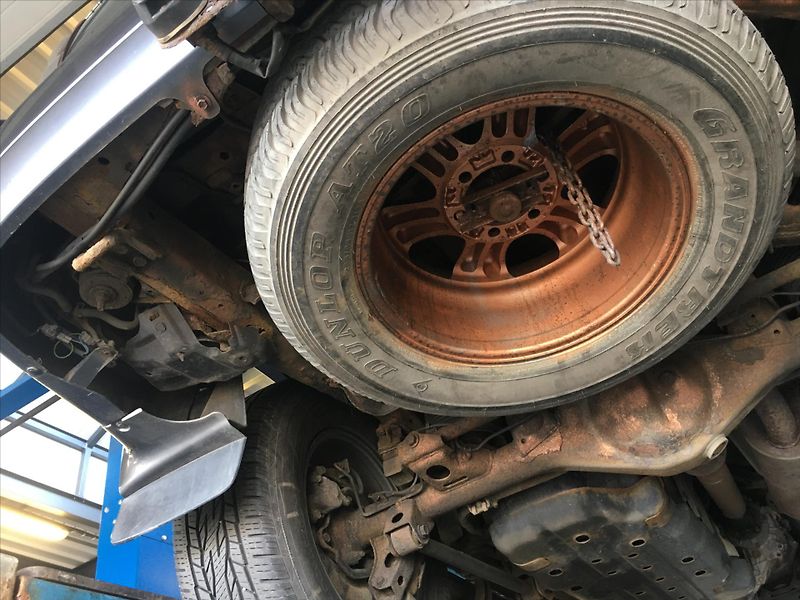Toyota Land Cruiser 3,0 D-4D 127kW 8-míst ČR 1.maj - fotka 37 z 44