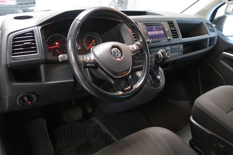 Volkswagen Caravelle (2016) T6 2.0 TDI 110kW Comfort DSG - fotka 11 z 47