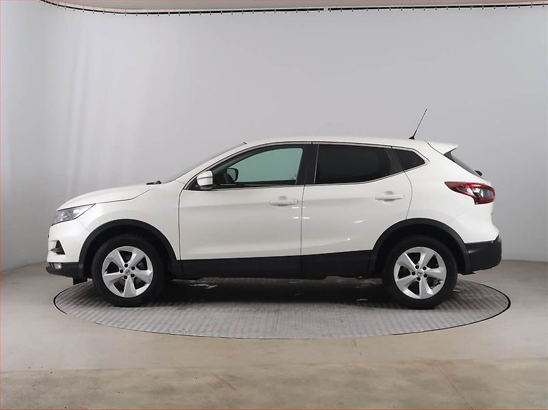 Nissan Qashqai (2021) 1.3 DIG-T, Tempomat - fotka 3 z 15