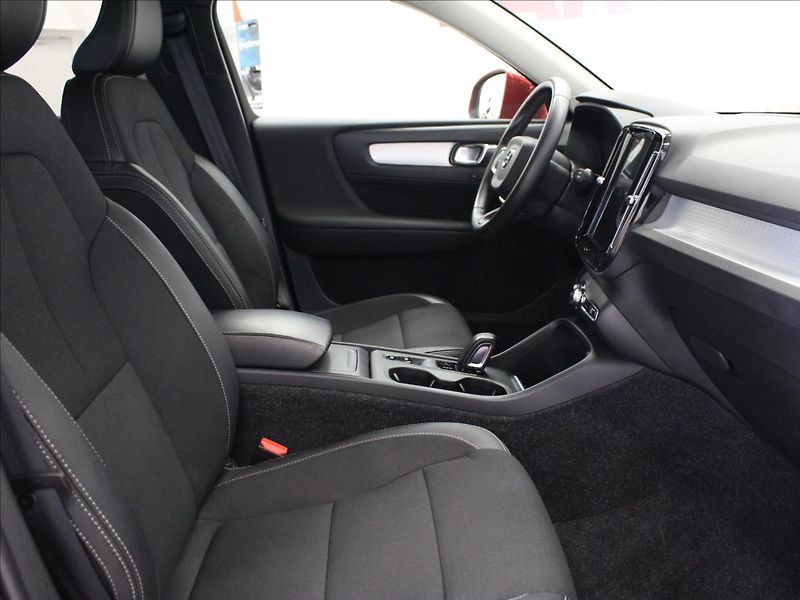 Volvo XC40 2,0 T5 182KW AWD zánovní - fotka 12 z 34