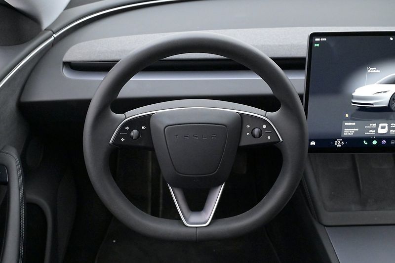 Tesla Model 3 long Range AWD Highland - fotka 8 z 23