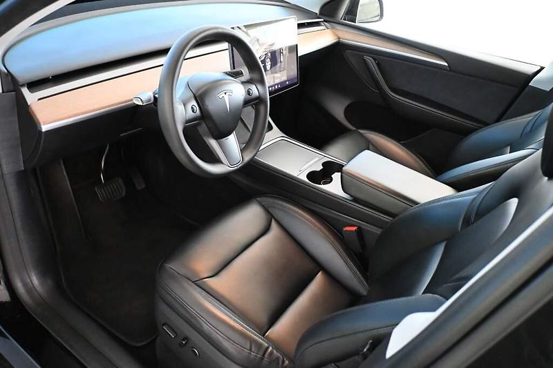 Tesla Model Y (2022) Long Range Dual Motor AWD 94% - fotka 11 z 44