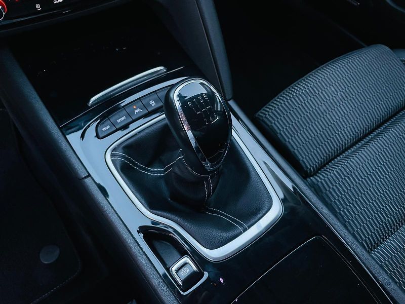 Opel Insignia 2.0CDTi KAMERA VÝHŘEV SERVISKA - fotka 38 z 51