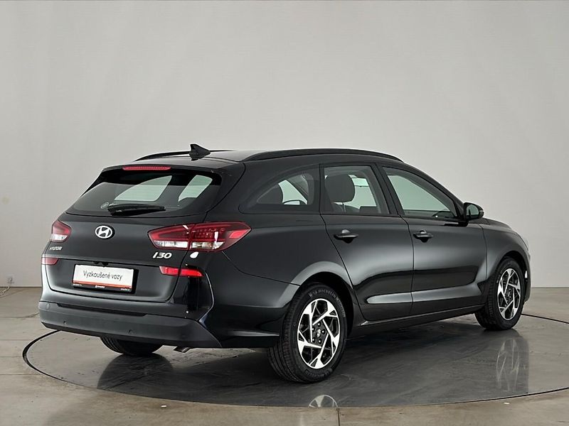 Hyundai i30 Smart DCT - fotka 2 z 26