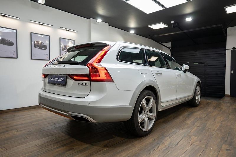 Volvo V90 Cross Country 2.0 140 kW - fotka 4 z 39