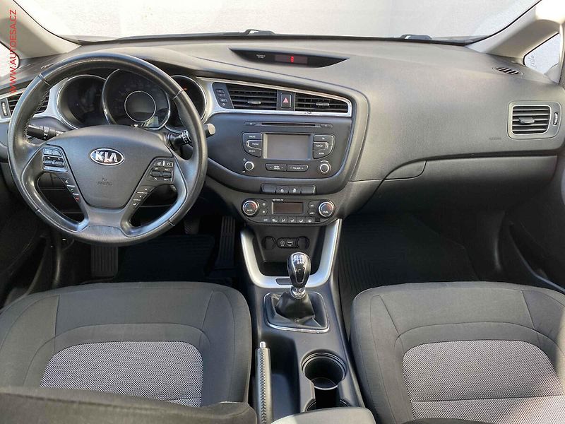 Kia Ceed (2016) 1.6CRDi, ČR, Klima - fotka 8 z 17